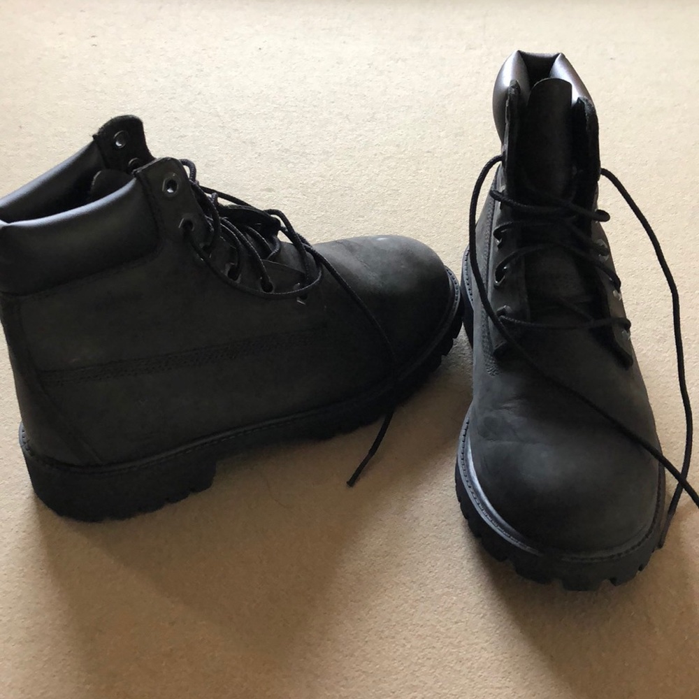 Black low top timberland boots size 6.5